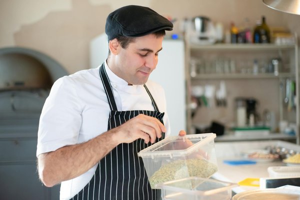 Discover sleek kitchen design tips for your uk home